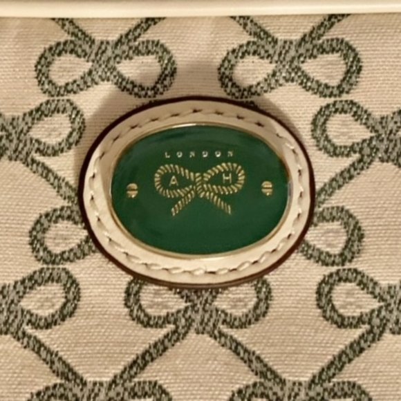 Anya Hindmarch Small Box Washbag - Picture 2 of 9